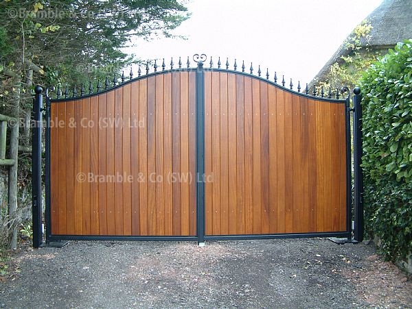 Electric Wooden Gates in Taunton,Somerset